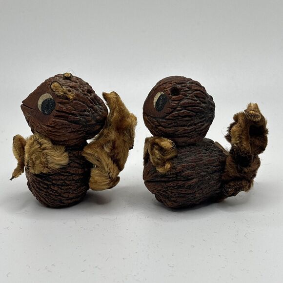 VINTAGE ANTIQUE SALT AND PEPPER SHAKERS SQUIRRELS MADE FROM WALNUTS RARE - Picture 3 of 7